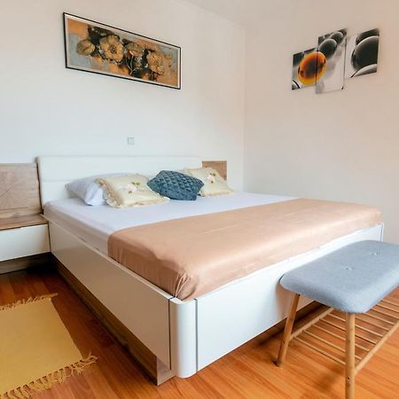 Apartmani Ivan Лопар Екстер'єр фото